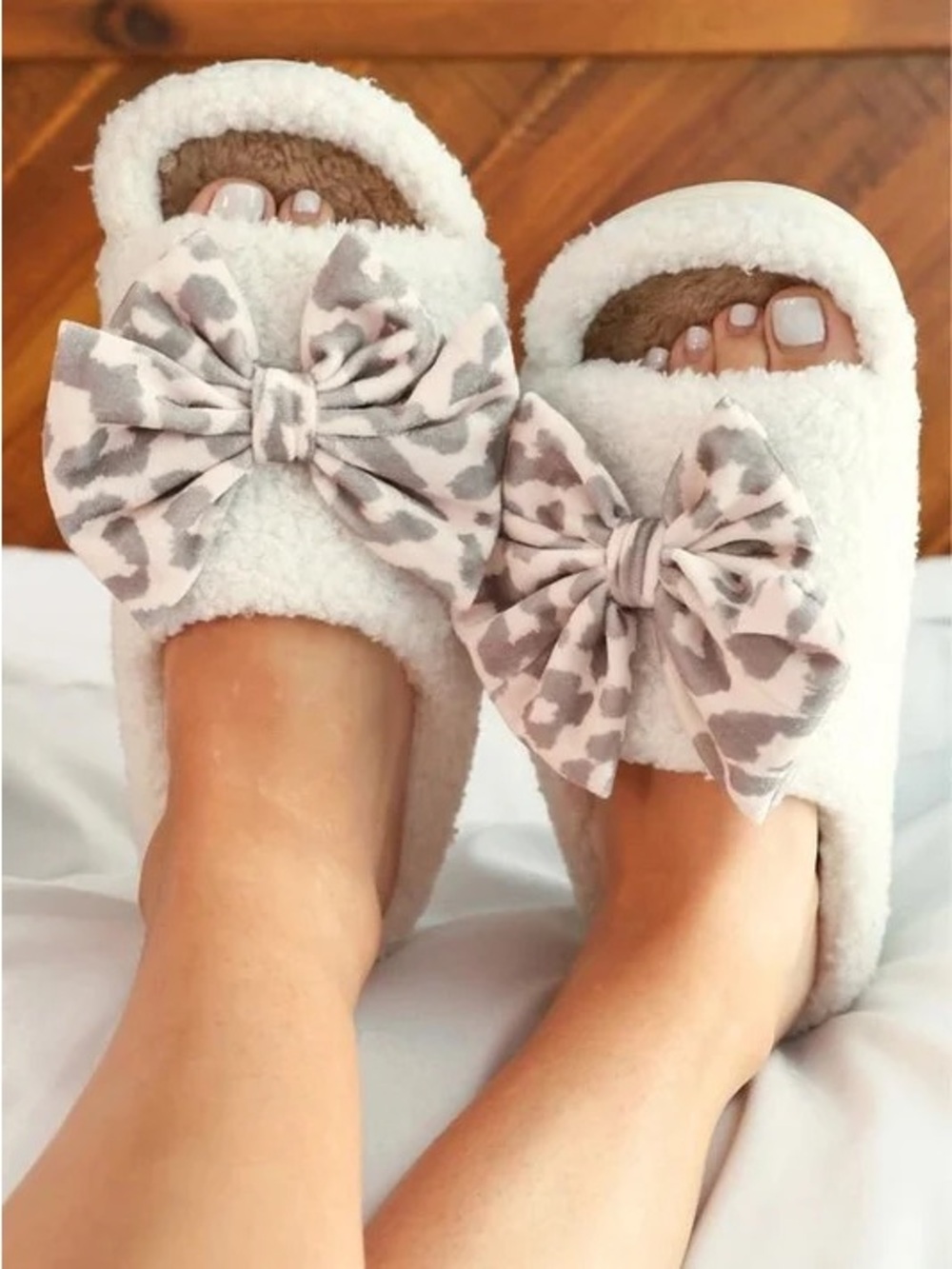 Plush Bow Slide Slippers for Women - Cream with Pink Leopard Bow